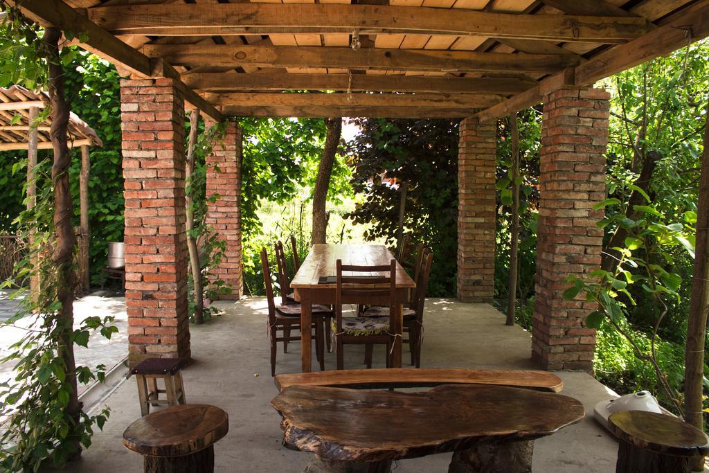Nona Guest House Shilda ภายนอก รูปภาพ
