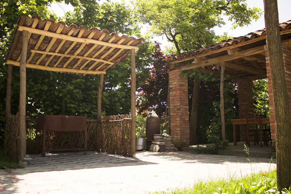 Nona Guest House Shilda ภายนอก รูปภาพ