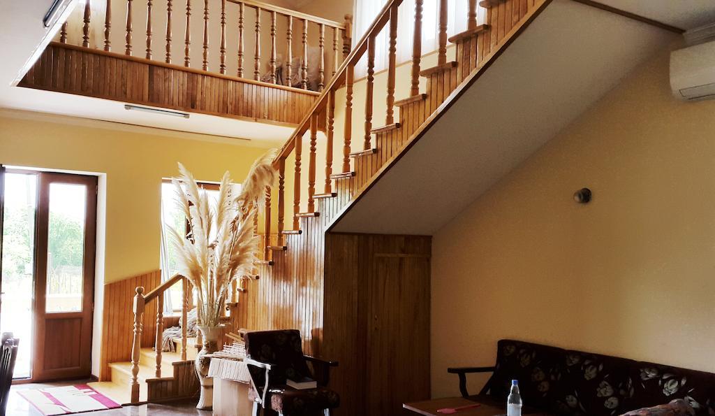 Nona Guest House Shilda ภายนอก รูปภาพ