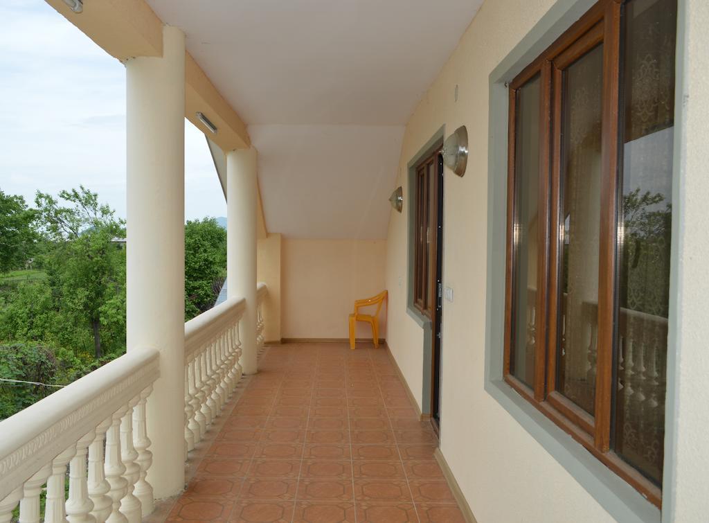 Nona Guest House Shilda ภายนอก รูปภาพ